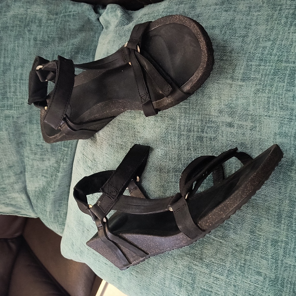 TEVA Ysidro Universal Wedge Sandal